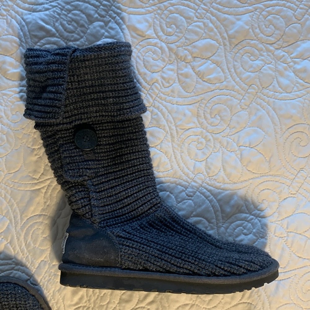 Classic cardy Uggs - Picture 6 of 13